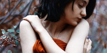 woman wearing tube top